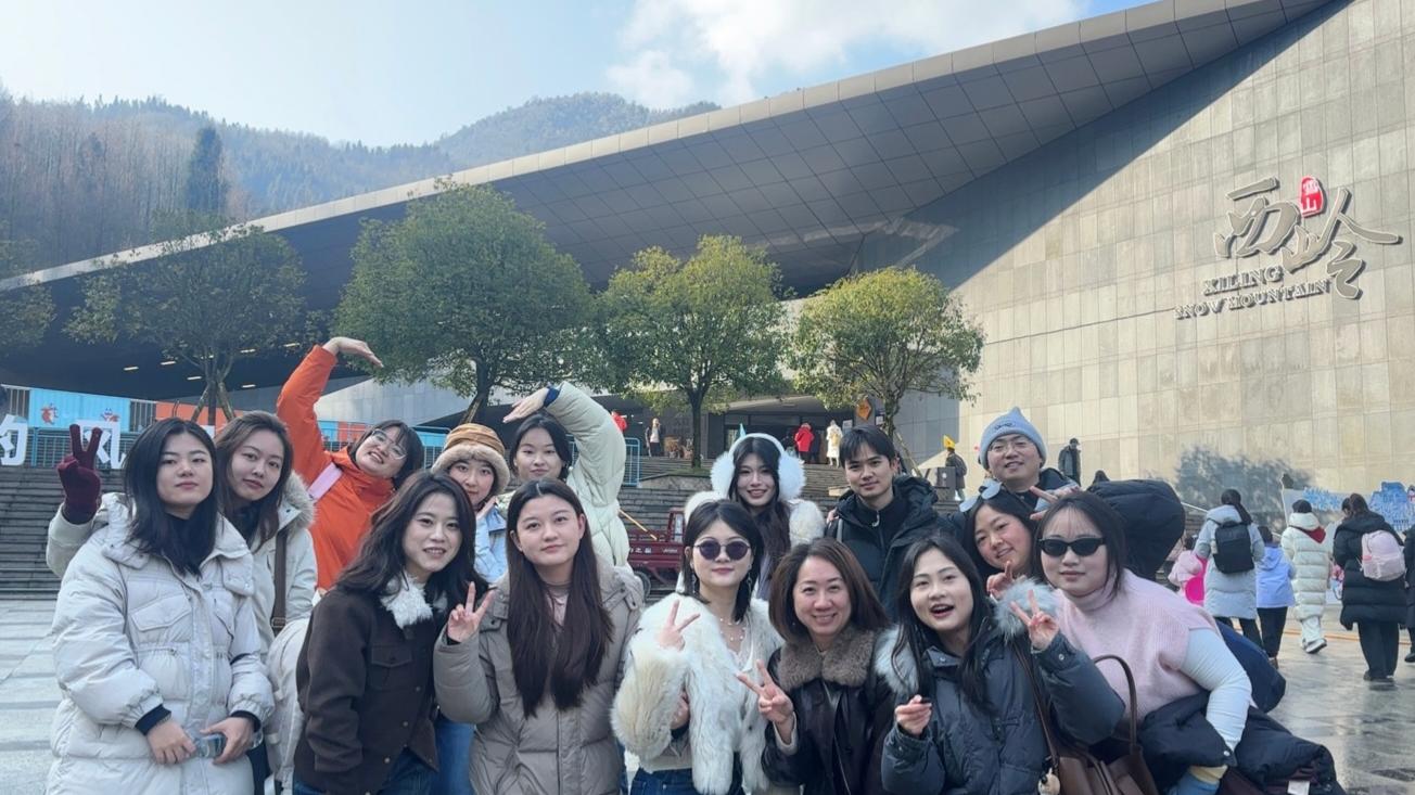 In January 2026, SUSTA International Trade Department held the team building in Xiling Snow Mountain, Sichuan, China (2)